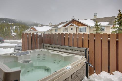 Condo in Cedar Creek w Shuttle to Big Sky Resort — 4-Star Luxury Hotel in Big Sky, United States