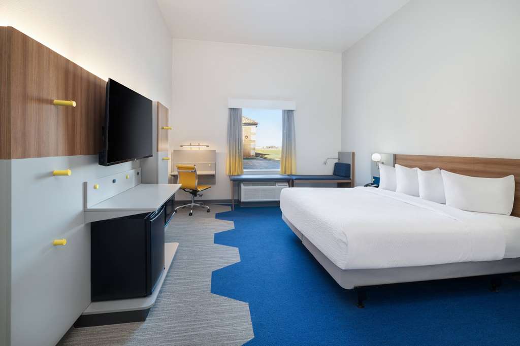 Microtel Inn & Suites by Wyndham Amarillo West - photo 8