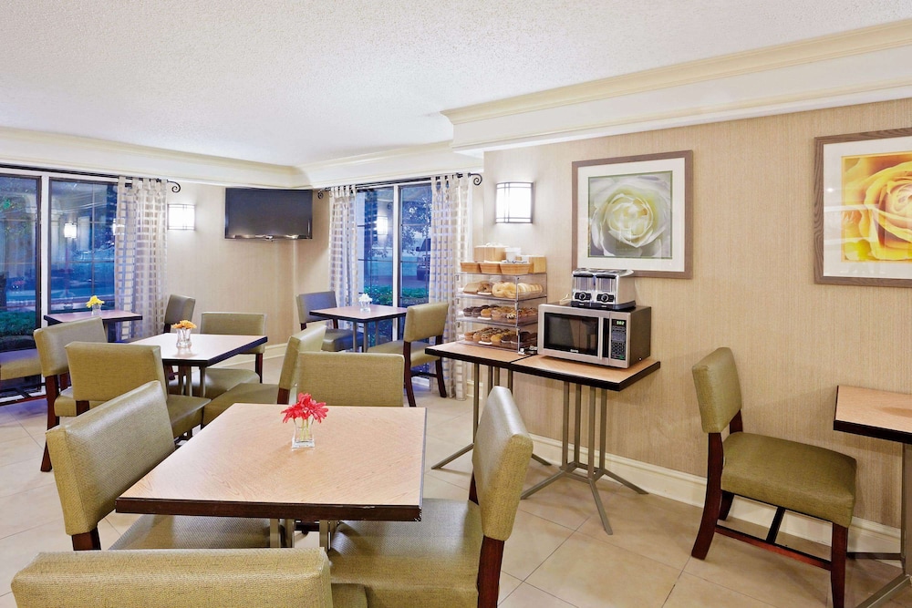 La Quinta Inn Merrillville - photo 37