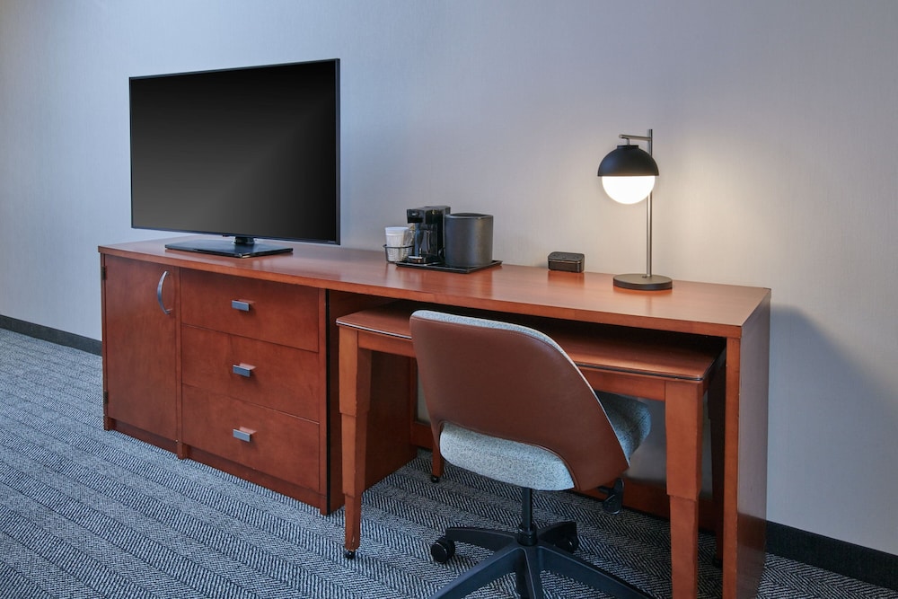 Courtyard by Marriott Detroit Livonia - photo 8