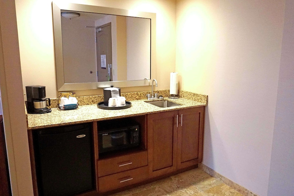 Hampton Inn Waynesburg - photo 25