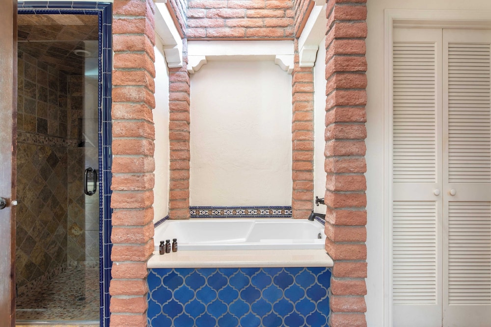 Charming 5BDR Hacienda w Pool Fire Pit Billiards La Casona by AvantStay - photo 30