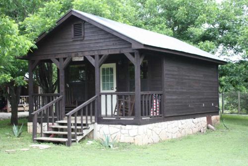 Double U Barr Ranch Cowboy Cabin — 4-Star Luxury Hotel in Bandera, United States
