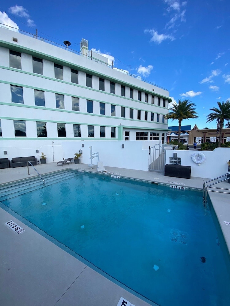 Streamline Hotel - photo 37