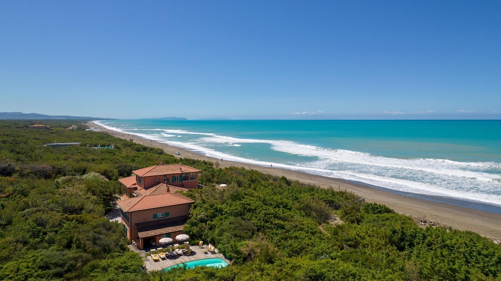 Villa Corallina 12 — 4-Star Luxury Hotel in Bibbona, Italy
