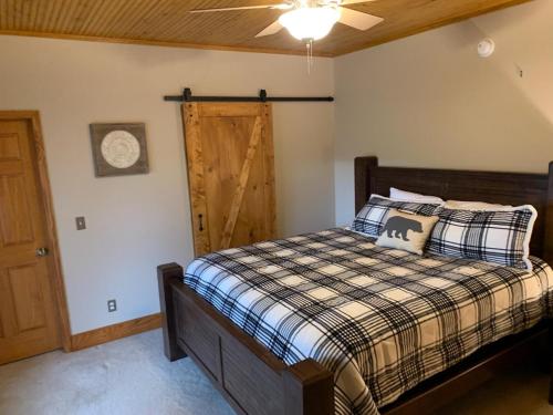 Lazy Bear Inn - photo 8