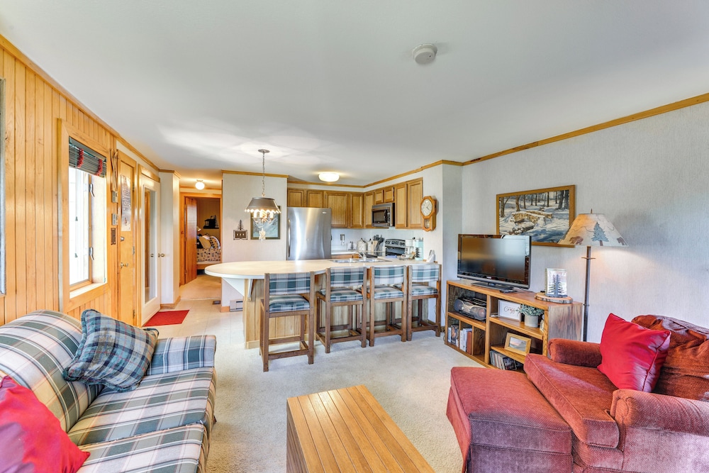 Located in Snowshoe Resort: Townhome w Deck - photo 6