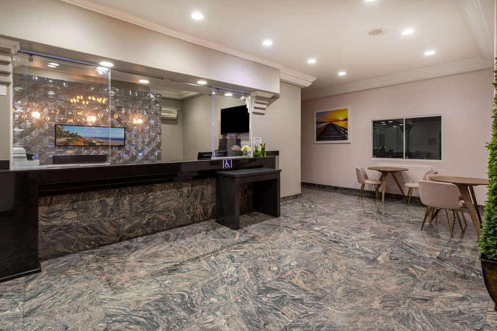 Days Inn by Wyndham Santa Monica - photo 13
