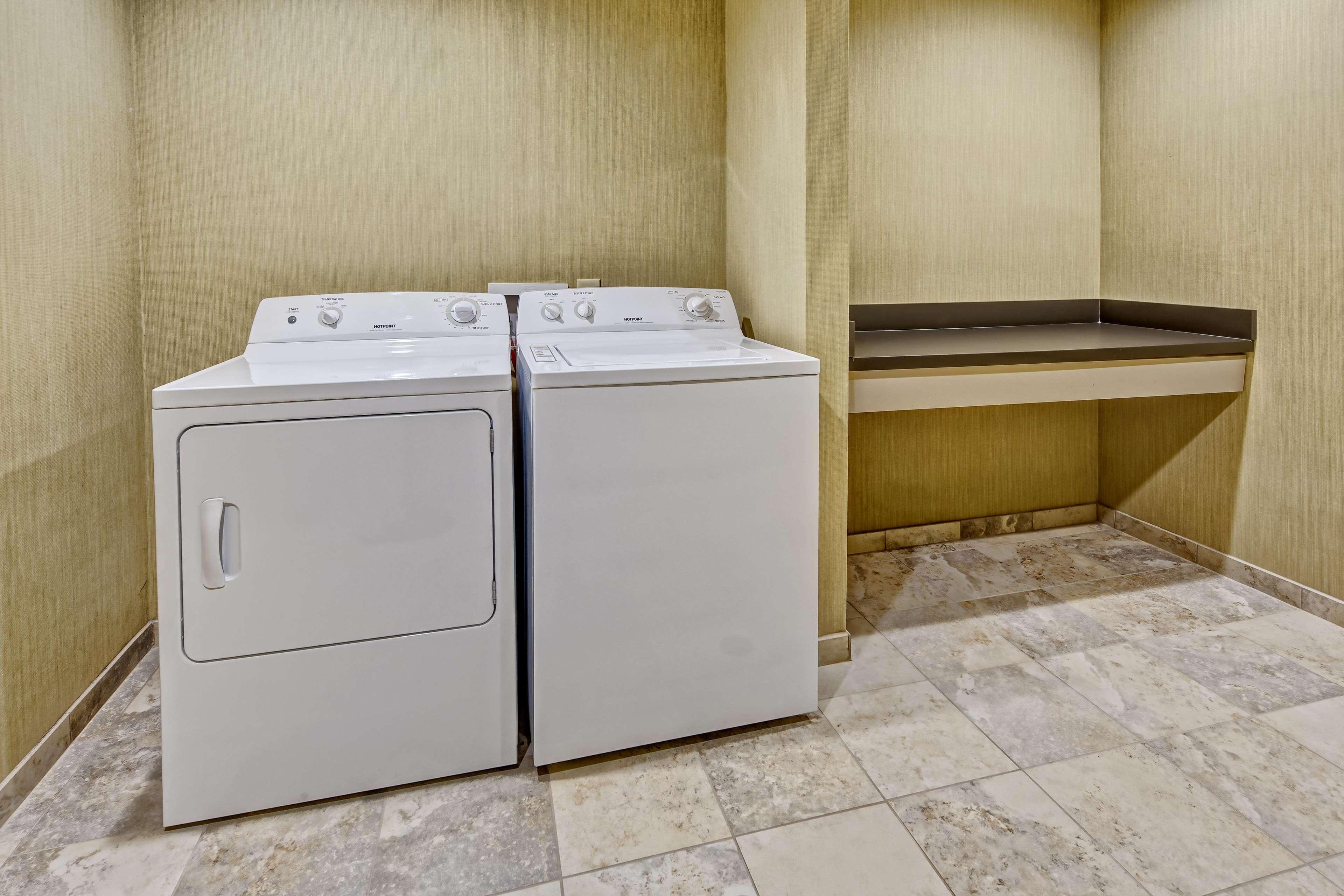 Hampton Inn Indianola - photo 9