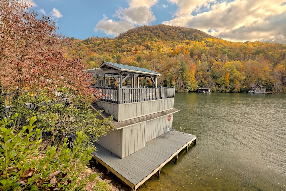 Hannahs Perch On Lake Burton With Private Top Patio And Bottom Dock — Clayton
