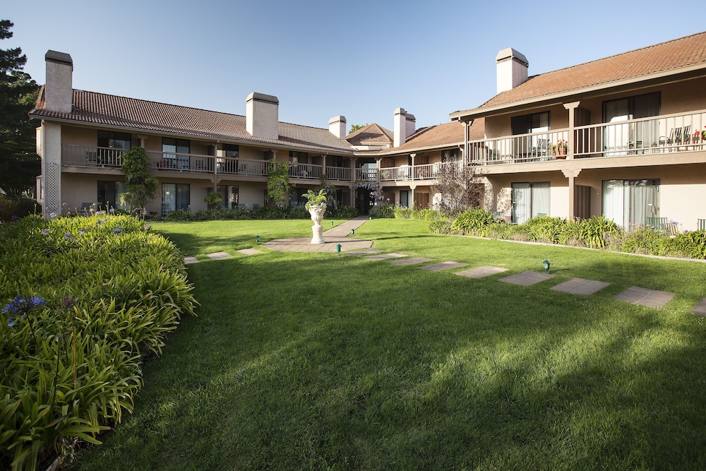 Half Moon Bay Lodge - photo 47