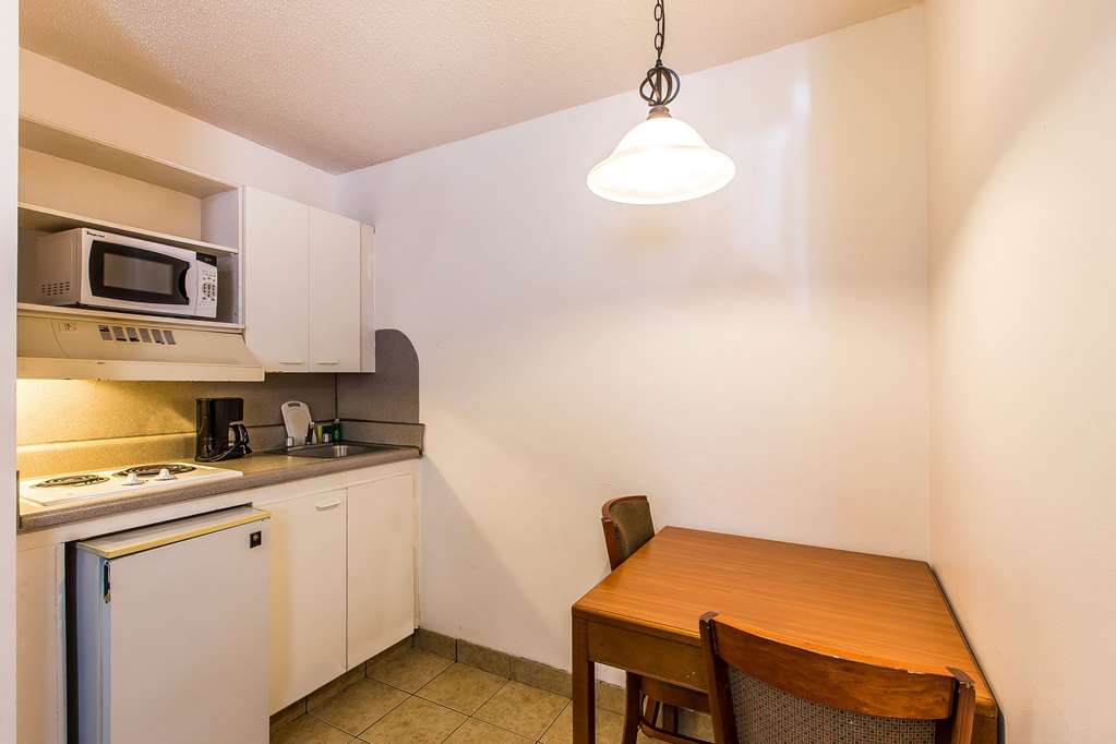 Suburban Extended Stay Abercorn - photo 25