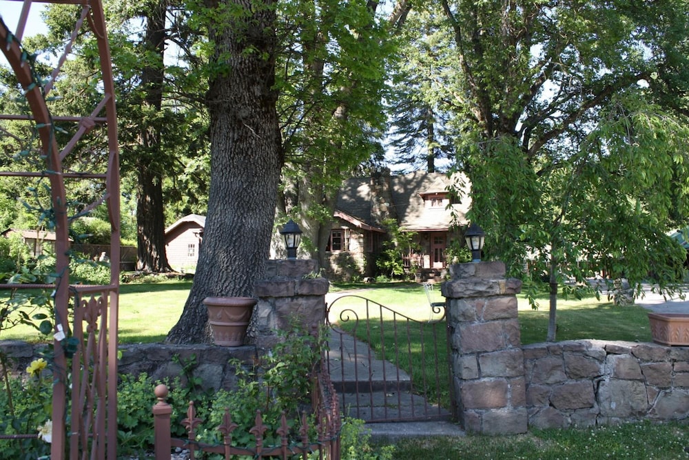 Strawberry Valley Inn - photo 20