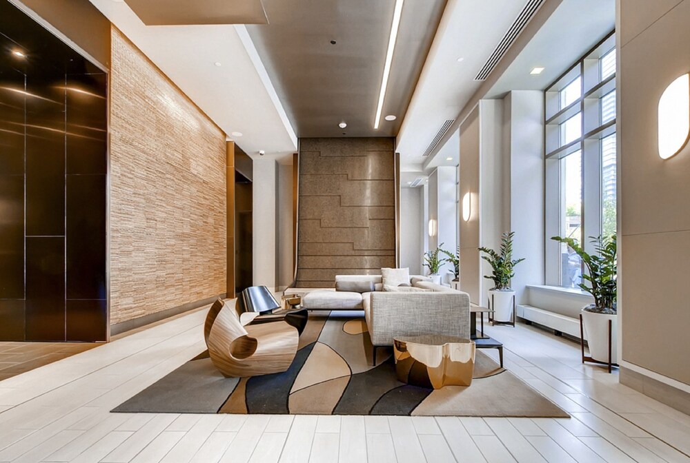 Global Luxury Suites at Newport - photo 3