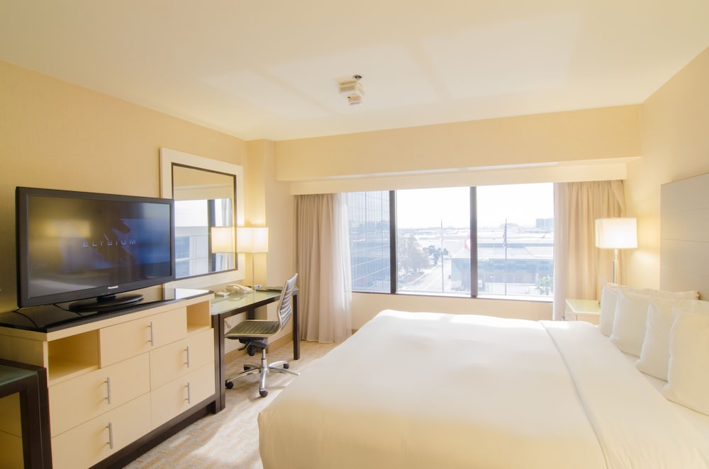 Hilton Los Angeles Airport - photo 13