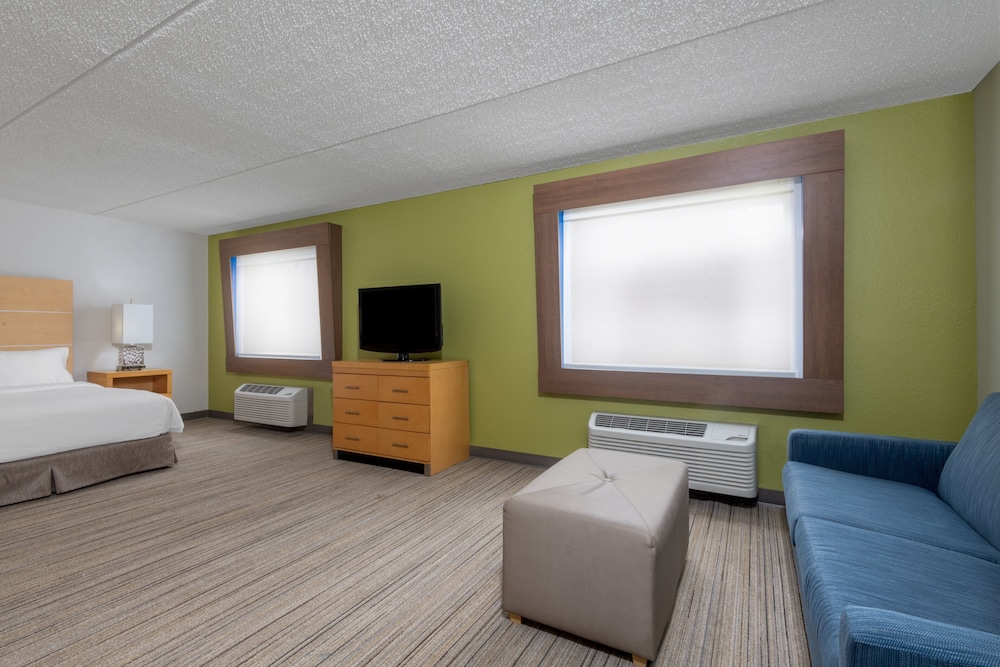 Holiday Inn Express & Suites Wheat Ridge Denver West - photo 16