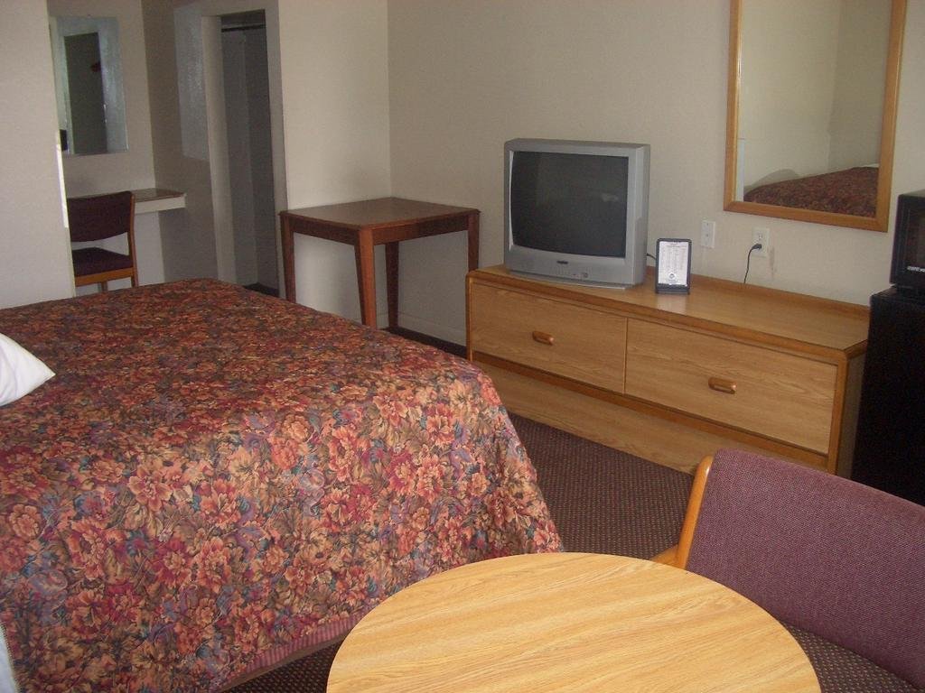 Relax Inn Benton - photo 18
