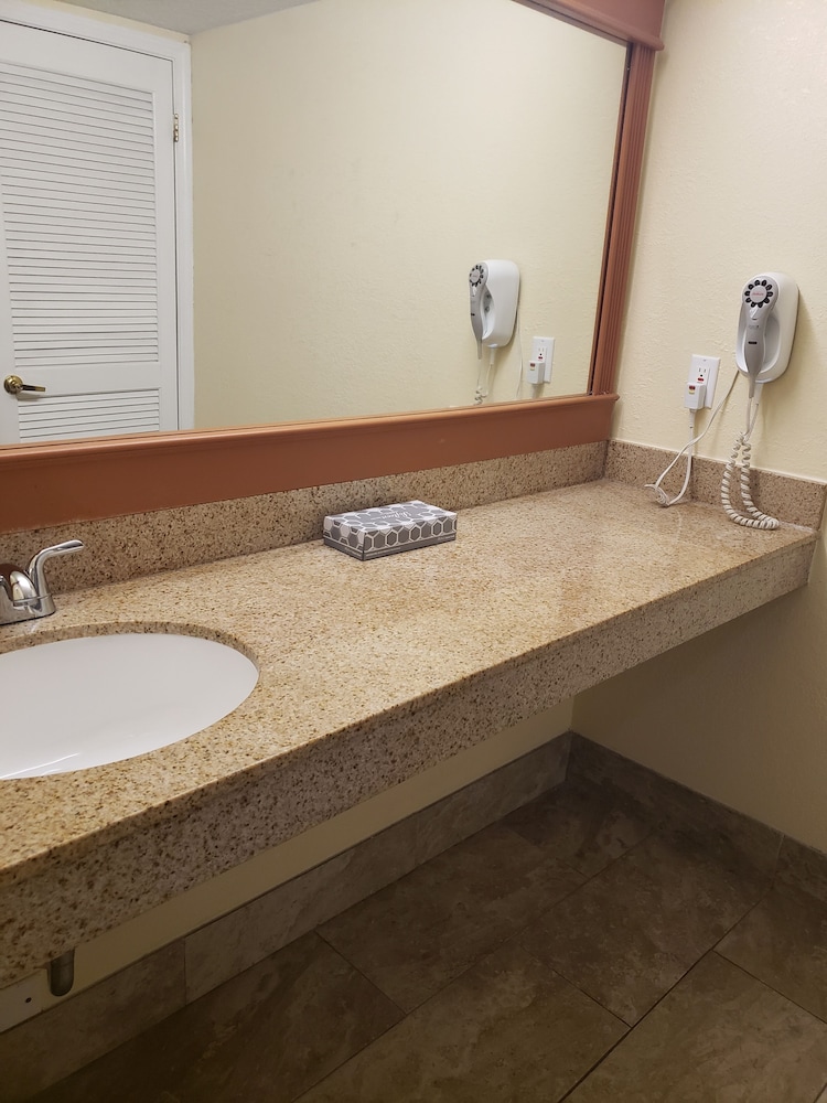 Affordable Suites of America Grand Rapids - photo 28