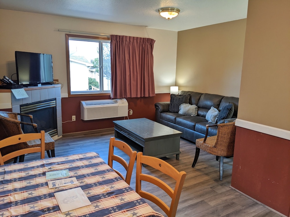 Hillcrest Inn - photo 56