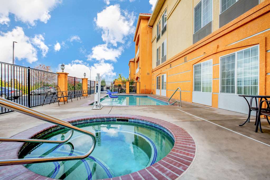 La Quinta Inn & Suites by Wyndham Fowler - photo 19