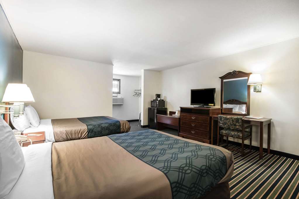 Econo Lodge Brattleboro South - photo 22