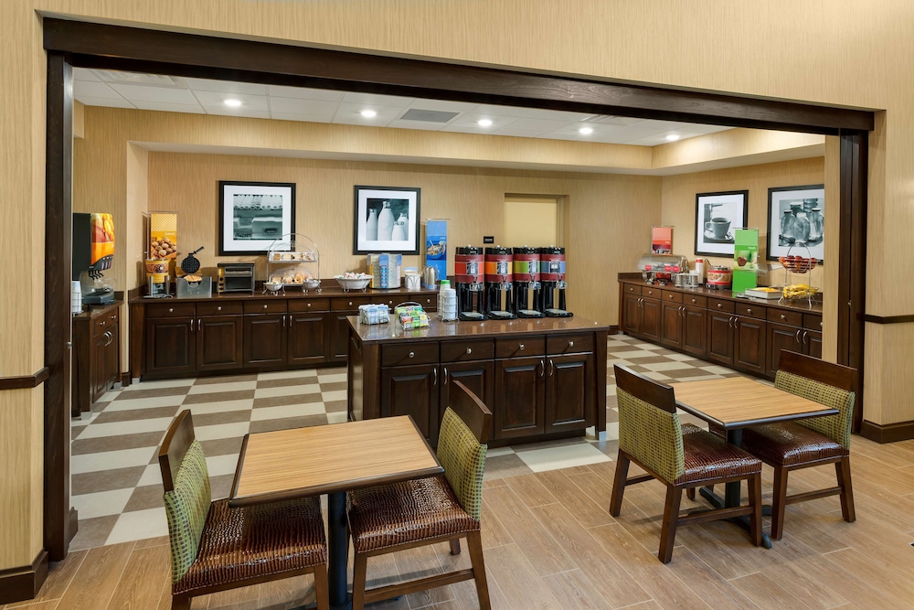 Hampton Inn & Suites Williamsport Faxon Exit - photo 18