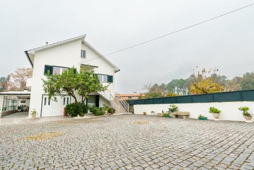 Casa O Limoeiro Charming Village Apartment — 4-Star Luxury Hotel in Ponte De Lima, Portugal