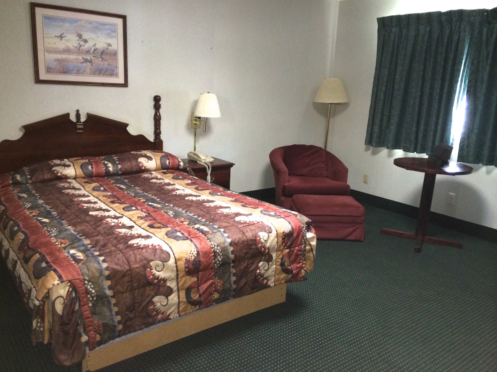 Rapids Inn and Suites - photo 16