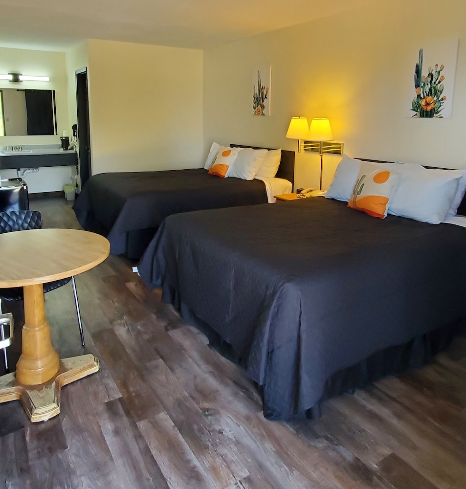 Cactus Inn & Suites - photo 5