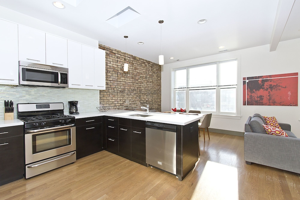 Vibrant 2BR in Wrigleyville by Sonder - photo 20
