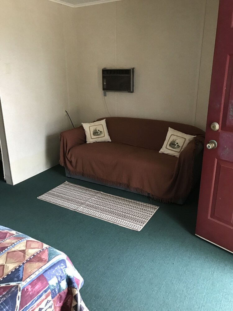 Chieftain Motel - photo 13