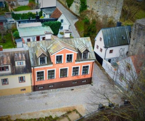 Rosa Huset I hjärtat av Visby in Visby, Sweden