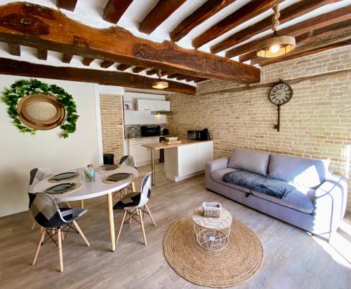 Le Confort Normand Sur Les Quais & Proxy Plage Chaleureux Full Equipe & Netflix Parking Gratuit in Dieppe, France