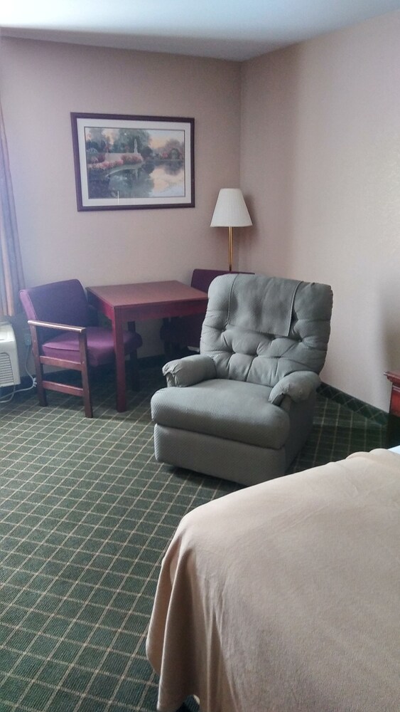 Briarwood Inn of Sparta - photo 19
