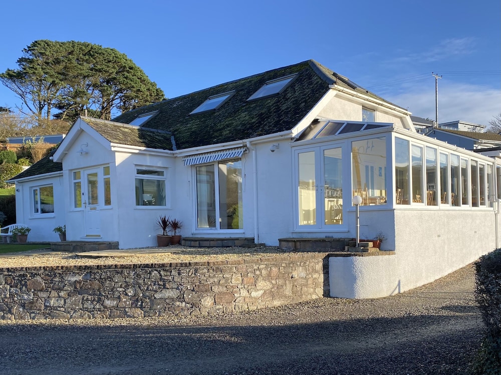 Surf View — 4-Star Luxury Hotel in None, United Kingdom