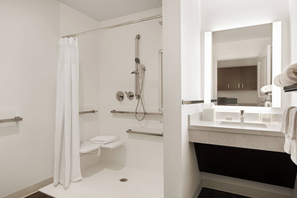 TownePlace Suites by Marriott Cedar Rapids Marion - photo 19