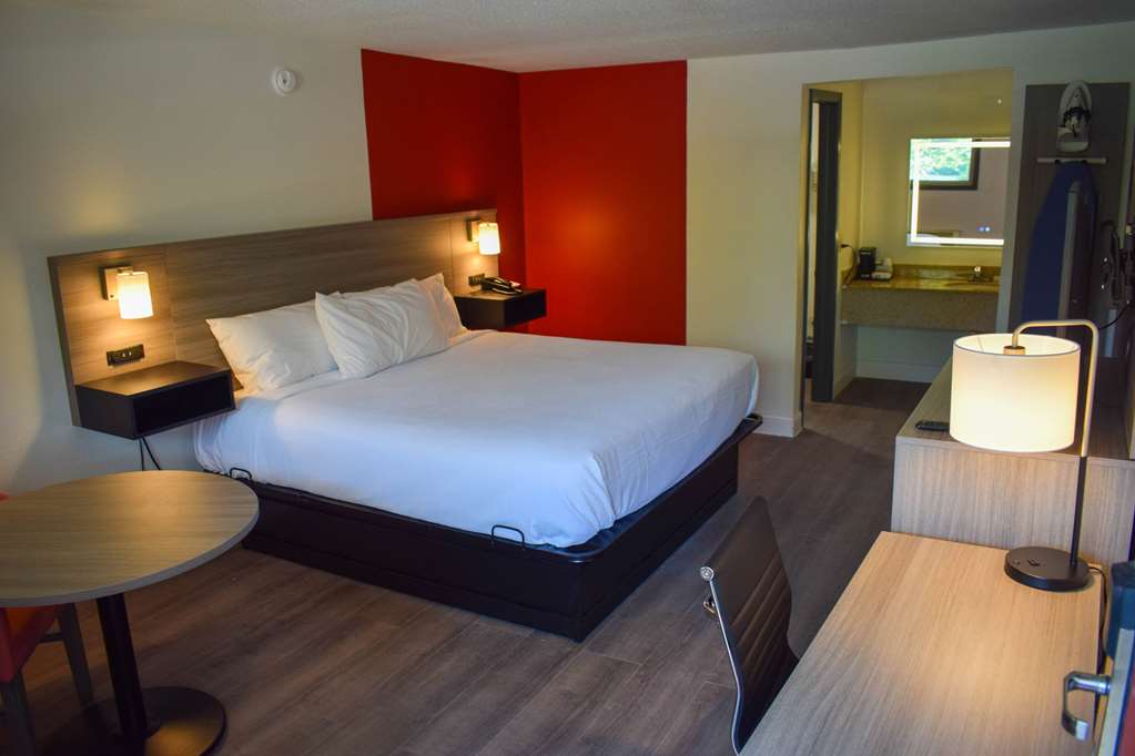 Ramada by Wyndham Cleveland Airport West - photo 11