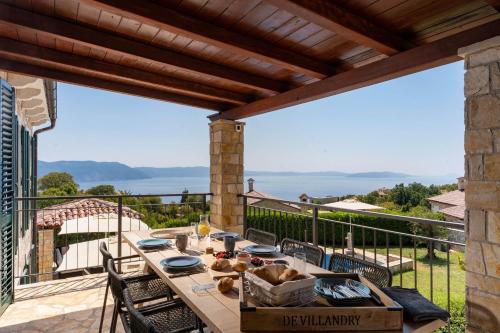 Cheerful sea view villa Franka in a quiet location — 4-Star Luxury Hotel in Labin, Croatia
