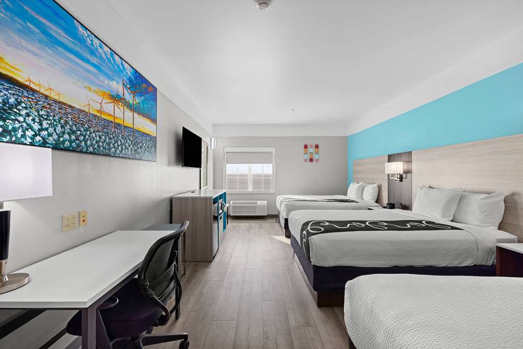 La Quinta Inn & Suites by Wyndham Raymondville - photo 35