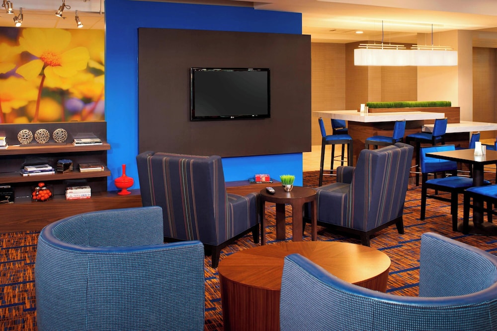 Courtyard by Marriott Toledo Maumee Arrowhead - photo 21