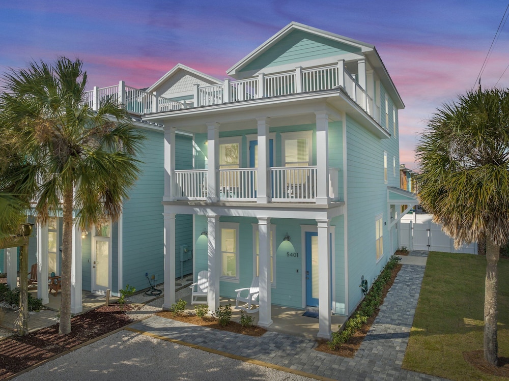 Spectacular 3br 4ba w Private Pool 2 Min Walk to Beach Sleeps 15 — 4-Star Luxury Hotel in Panama City Beach, United States