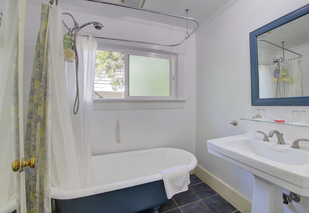 Secret Garden Inn and Cottages - photo 108