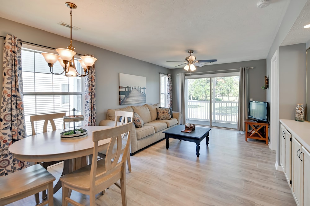 On the Fairways Myrtle Beach Condo with Pool Access — 4-Star Luxury Hotel in Myrtle Beach, United States