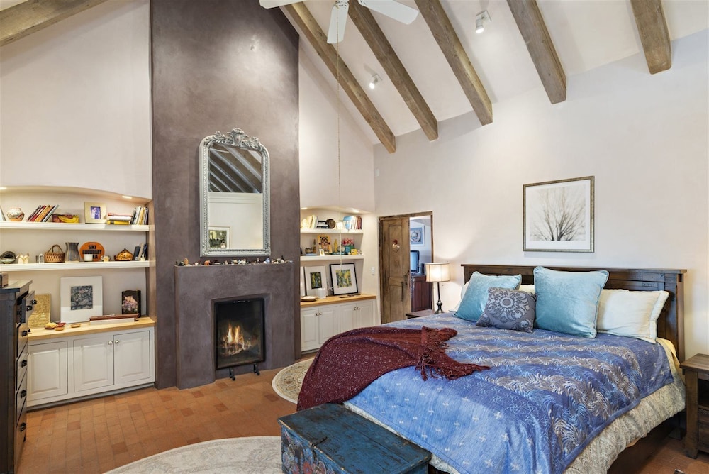 Arroyo Vista Secluded Southwestern Luxury in Santa Fe, United States