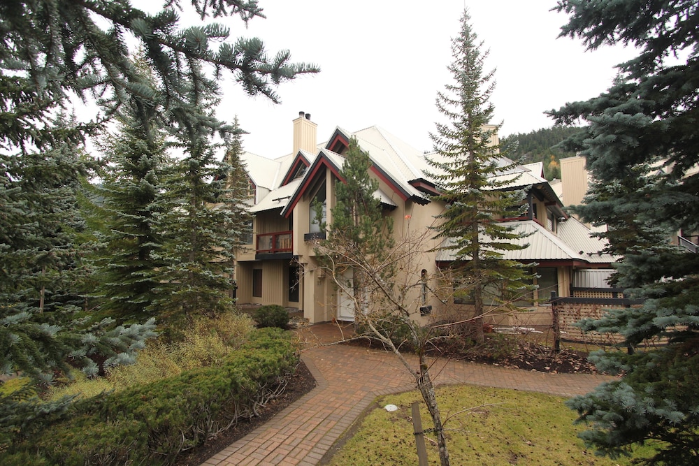 Villas Snowberry by Whistler Retreats — 4-Star Luxury Hotel in Whistler, Canada