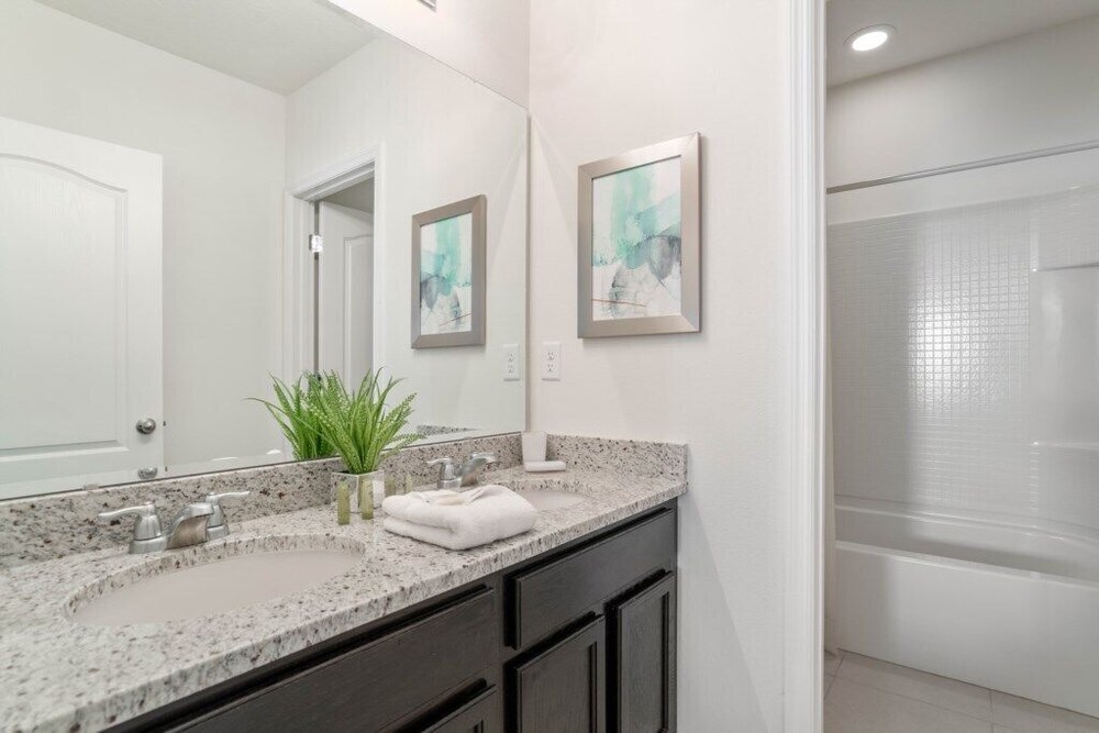 Lovely 4 Bed Pool Hm at Solterra Resort - photo 28