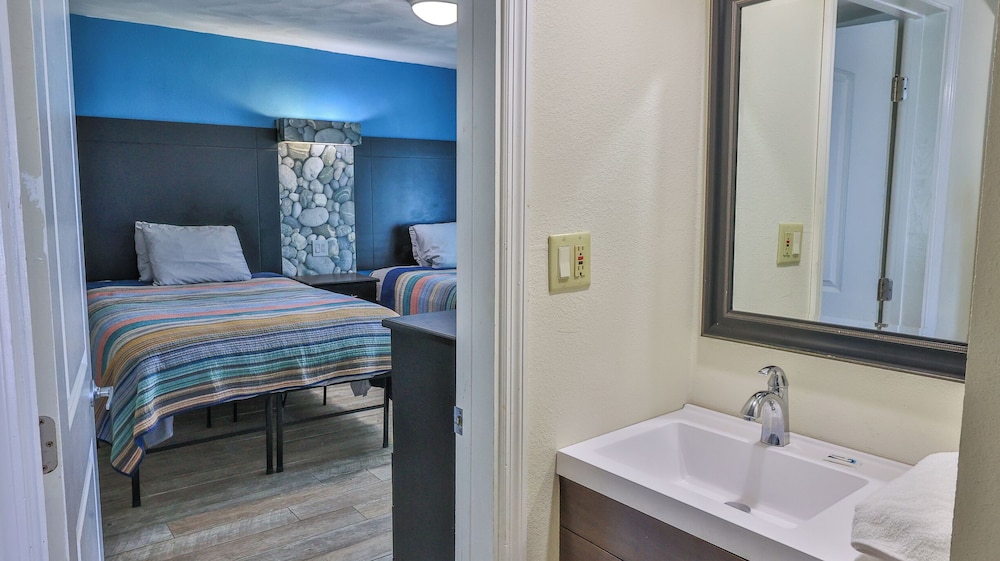 Driftwood Beach Motel - photo 102