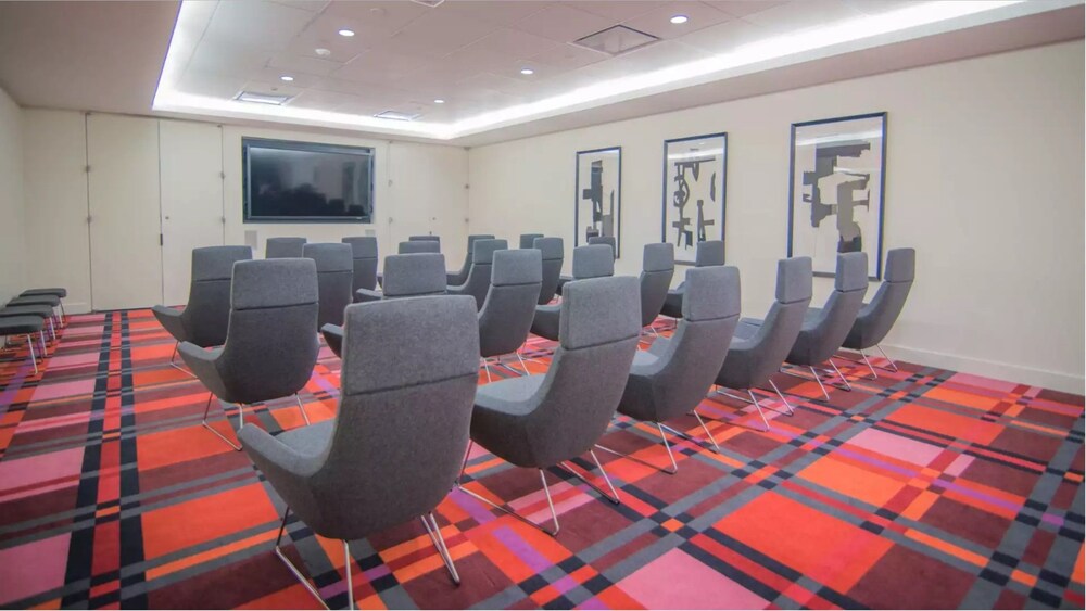 Global Luxury Suites at the Commonwealth - photo 37