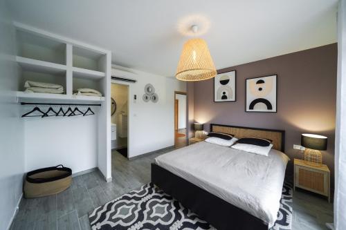 TrA s belle villa A Ghisonaccia avec piscine chauffAce — 4-Star Luxury Hotel in Ghisonaccia, France