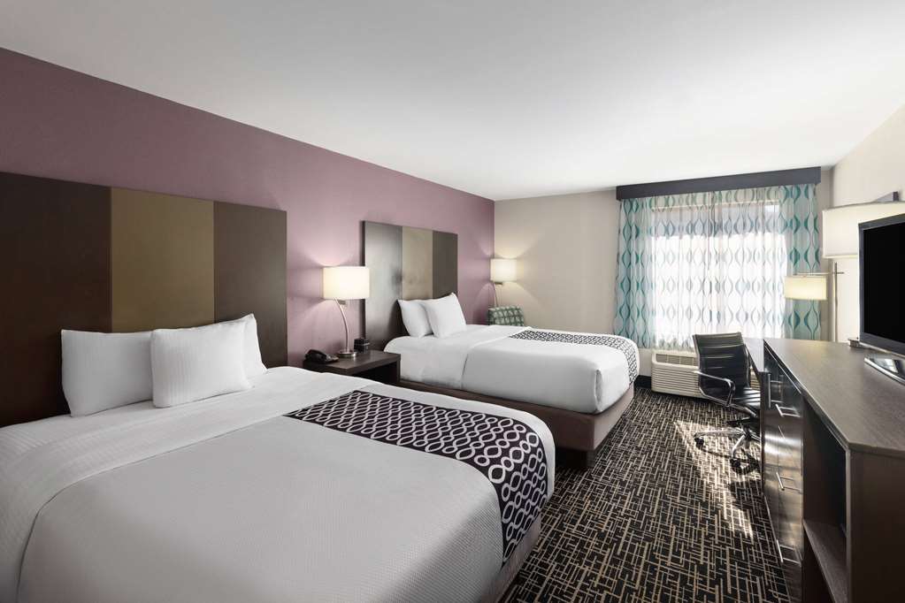 La Quinta Inn & Suites by Wyndham Snellville Stone Mountain - photo 13